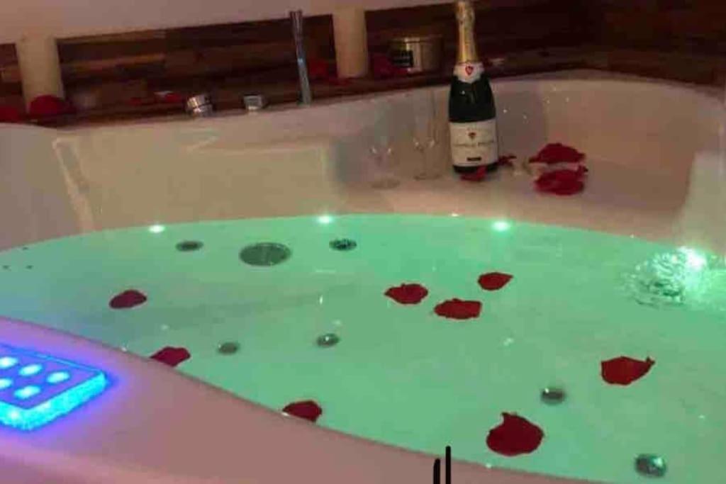 Sejour Detente Au Coeur De Macon Spa,Cine,Bouteille Offerte Kültér fotó